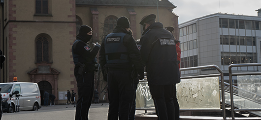 Stadtpolizei kassiert Maskensünder ab
