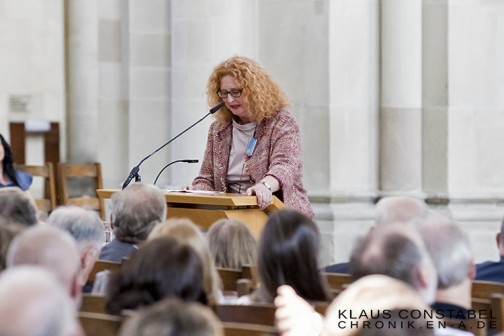 Frau Dr.Köster eröffnet im Magdeburger Dom die Ausstellung.