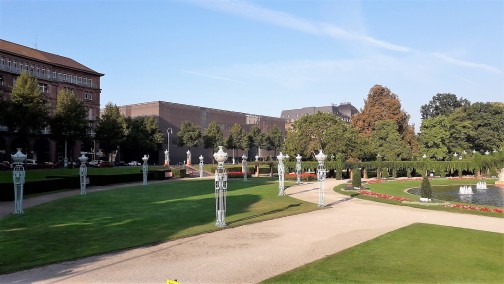 Der Wasserturm-Park mit der neuen Kunsthalle