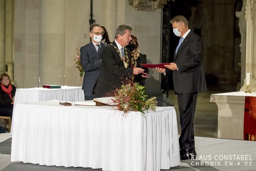 Die Übergabe des Kaiser-Otto-Preises.