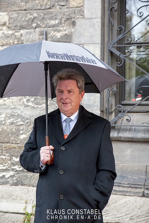 Der OB der Stadt Magdeburg Dr.Lutz Trümper wartet auf seine Gäste.